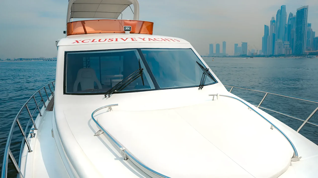 Bow sunpad and forward windows on Xclusive 1