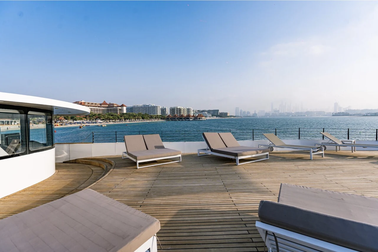 Open deck sun loungers on Finesse