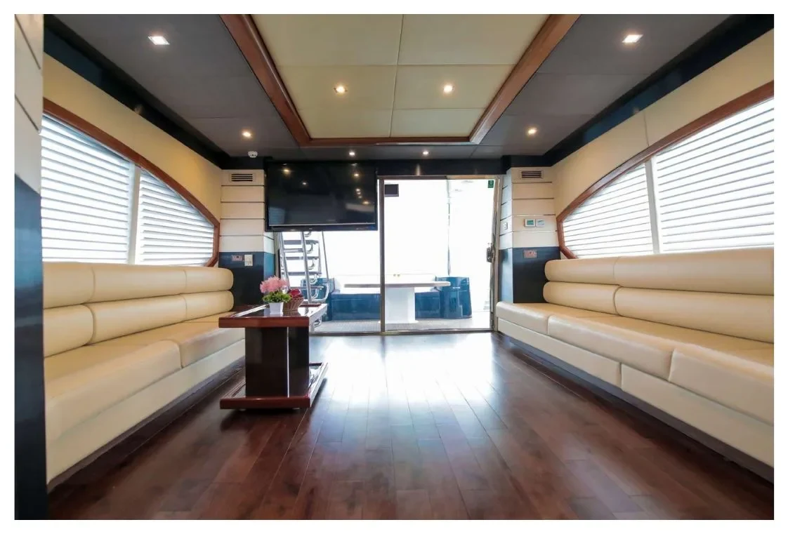 Salon with long facing sofas on 95 ft Black Pearl