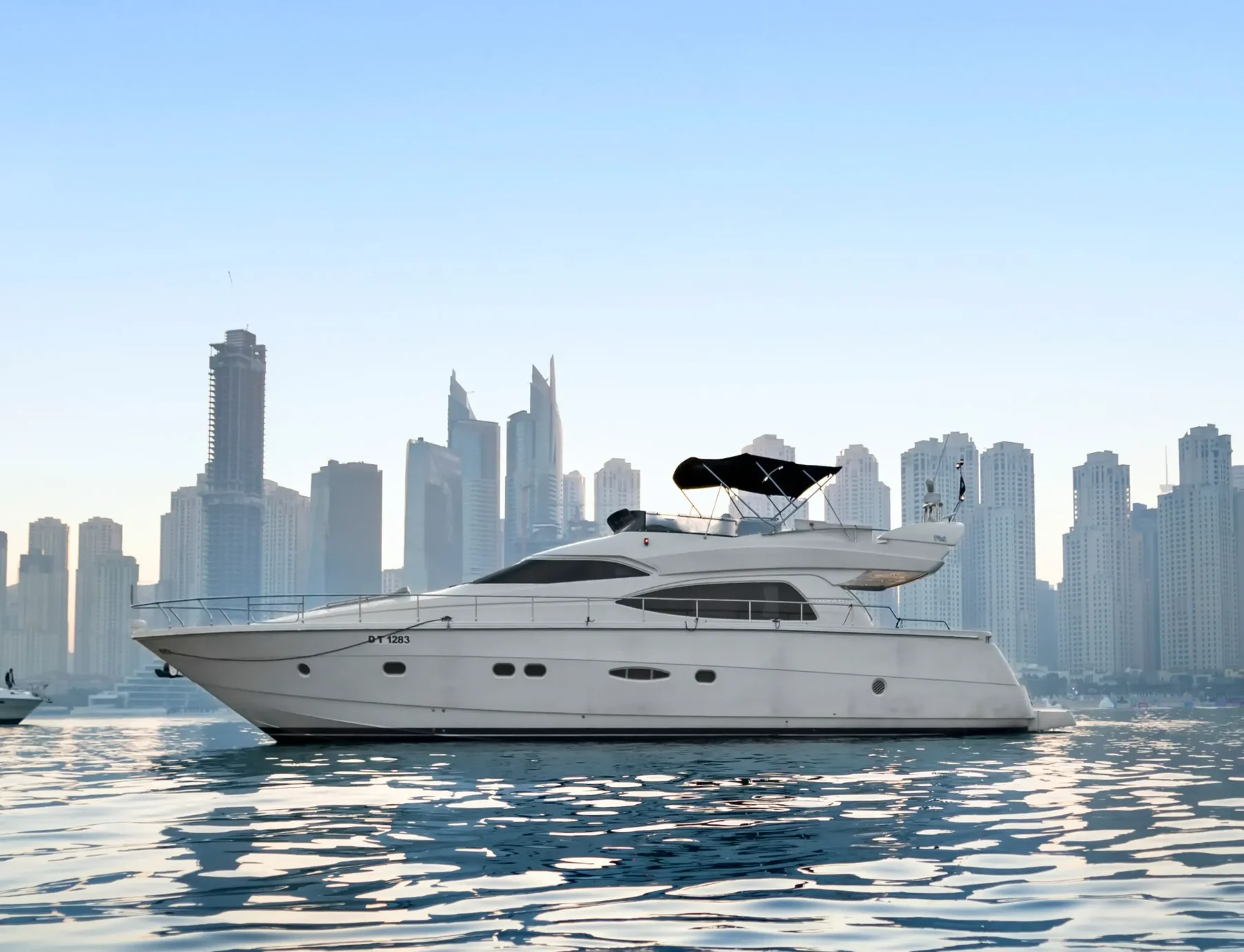 68 ft Luna — onboard and exterior views, photograph 2