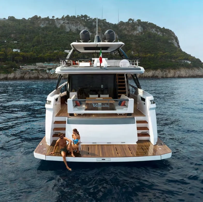 Bella VIIII — onboard and exterior views, photograph 4